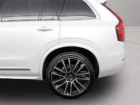 New 2026 Volvo XC60 B5 Plus w/ Protection Package Premier image 21