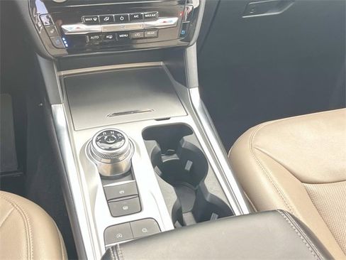 Used 2024 Ford Explorer Limited image 17