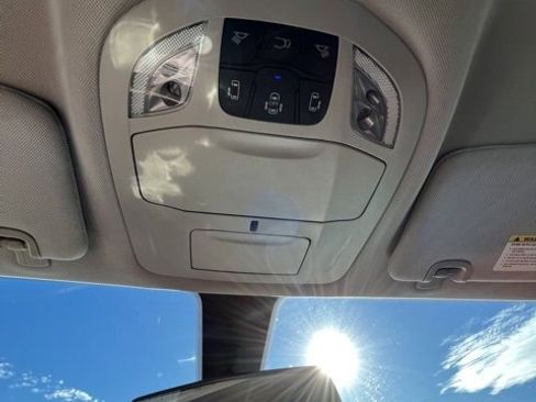 Used 2019 Chrysler Pacifica Touring image 54