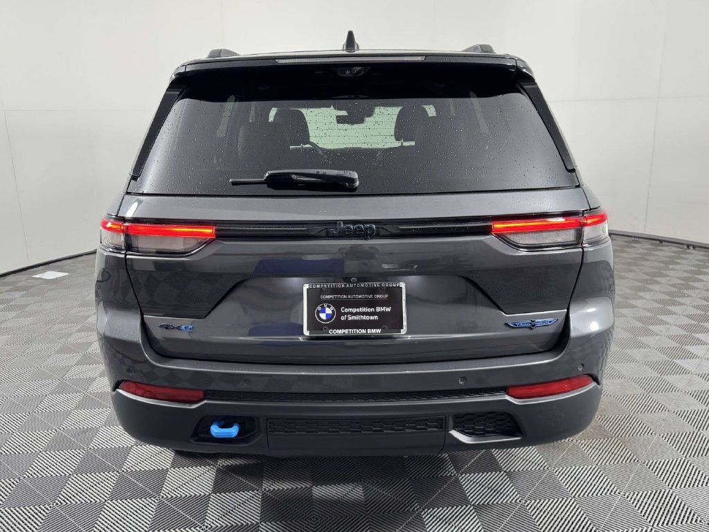 Used 2024 Jeep Grand Cherokee Trailhawk w/ Luxury Tech Group III AWD/4WD image 9