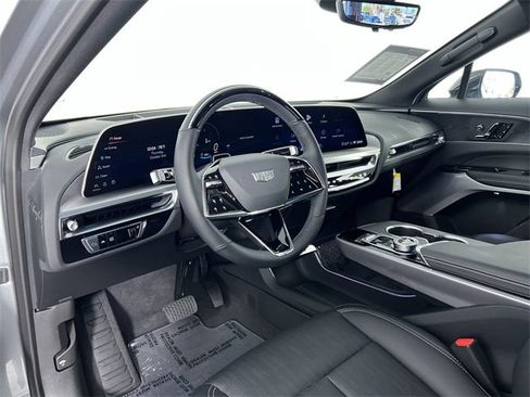 Used 2025 Cadillac Lyriq Luxury image 10