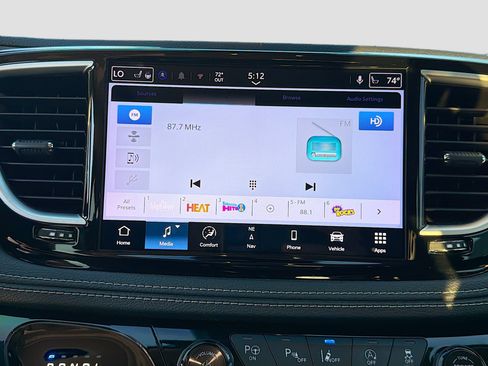 Used 2022 Chrysler Pacifica Limited image 31