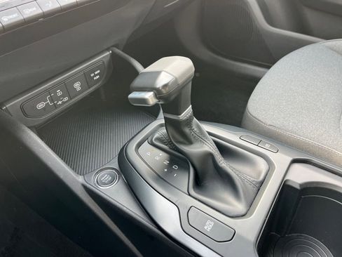 Used 2025 Kia K4 LXS image 41