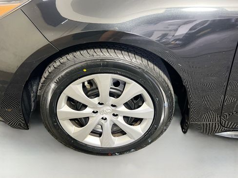 Used 2022 Toyota Corolla LE FWD image 13