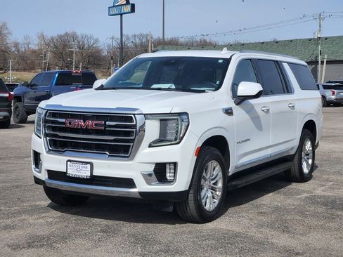 Used 2024 GMC Yukon XL SLT image 3