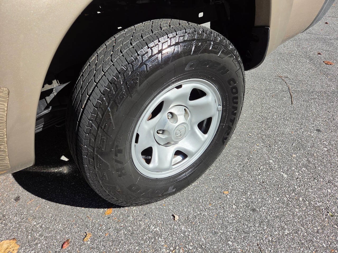 Used 2005 Toyota Tacoma PreRunner RWD image 5