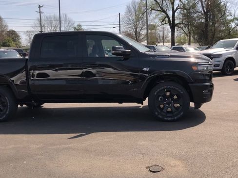 New 2026 RAM 1500 4x4 Crew Cab image 9