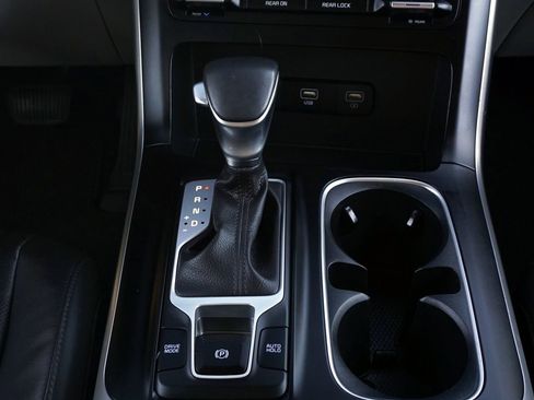 Used 2024 Kia Carnival LX image 24