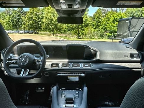 New 2026 Mercedes-Benz GLS 580 4MATIC image 20