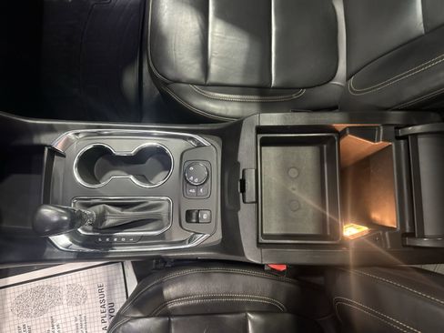 Used 2021 Chevrolet Traverse LT w/ LT Premium Package image 36