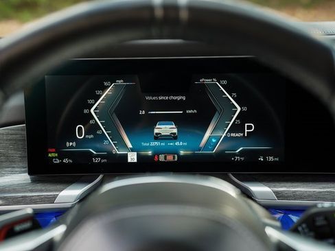 Used 2024 BMW i7 eDrive50 w/ M Sport Package image 27