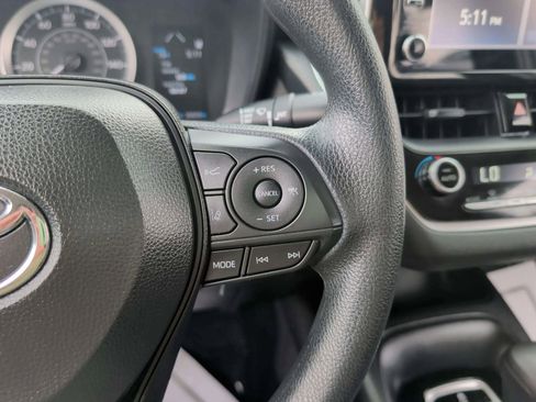 Used 2021 Toyota Corolla LE FWD image 22