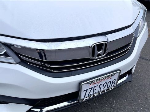 Used 2017 Honda Accord LX image 31