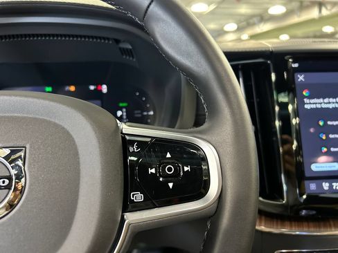 Certified 2025 Volvo XC60 T8 Ultra w/ Climate Package AWD/4WD image 14