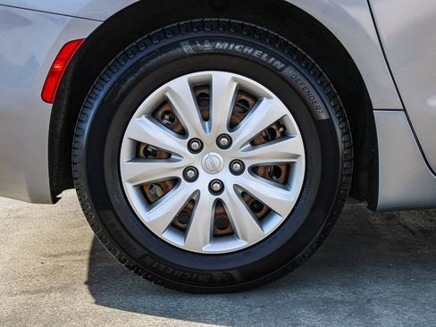 Used 2021 Chrysler Voyager L FWD image 12