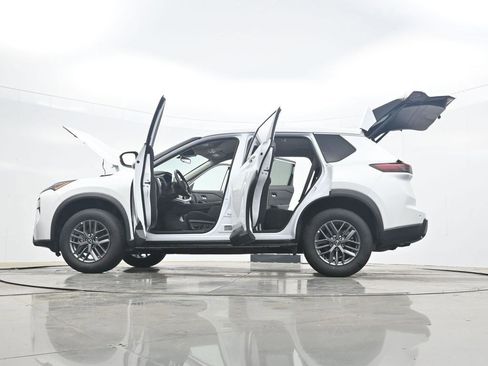 Used 2026 Nissan Rogue SV image 38