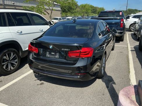 Used 2018 BMW 330i Sedan w/ Convenience Package RWD image 2
