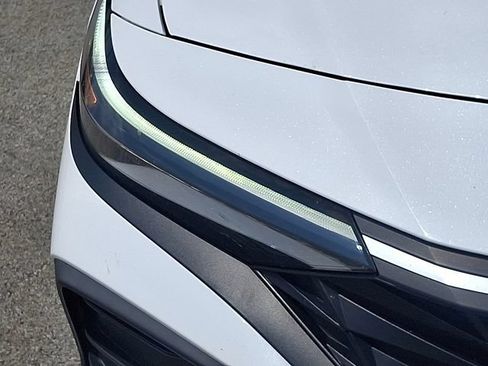 Certified 2024 Hyundai Elantra SE FWD image 9