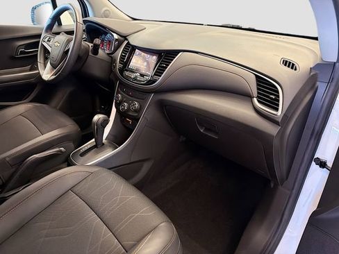 Certified 2022 Chevrolet Trax LT w/ LT Convenience Package image 26