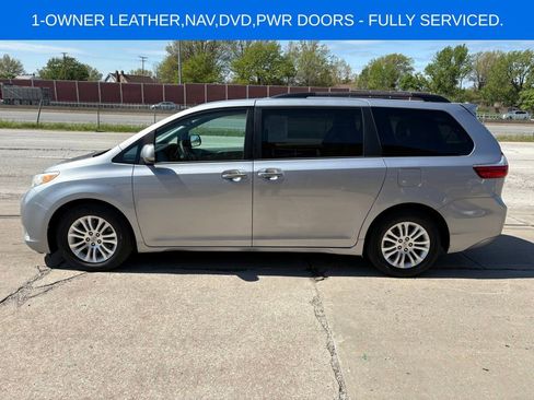 Used 2015 Toyota Sienna XLE Premium FWD image 12