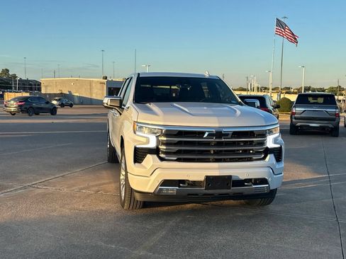 Used 2026 Chevrolet Silverado 1500 High Country AWD/4WD image 4