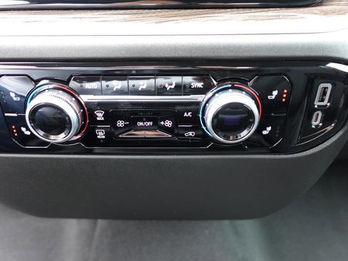 Used 2023 GMC Sierra 1500 Elevation image 44