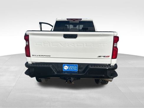 Used 2024 Chevrolet Silverado 2500 ZR2 w/ Technology Package image 34