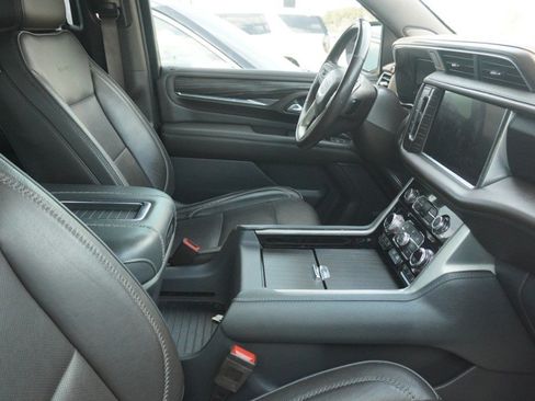 Used 2022 GMC Yukon XL Denali AWD/4WD image 10