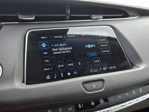 Used 2023 Cadillac XT4 Luxury w/ Cold Weather Package AWD/4WD image 16