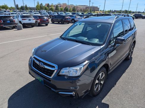 Used 2017 Subaru Forester 2.5i Limited AWD/4WD image 8