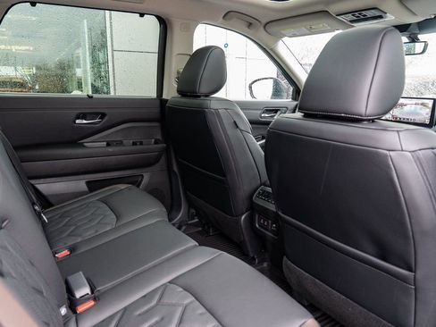 New 2026 Nissan Pathfinder Platinum image 28