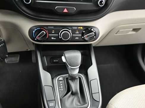 Used 2025 Kia Soul LX FWD image 14