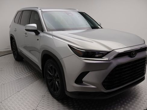 Used 2025 Toyota Grand Highlander XLE FWD image 6