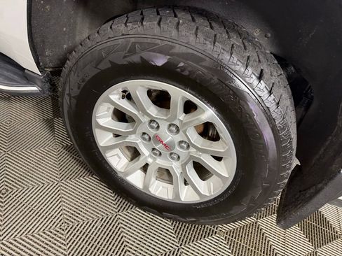 Used 2019 GMC Yukon SLT w/ Open Road Package AWD/4WD image 12