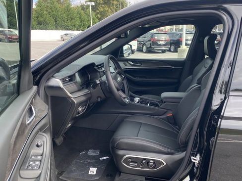 New 2025 Jeep Grand Cherokee Overland w/ Adv Protech Group III image 16