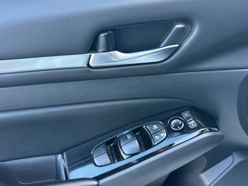 Used 2024 Nissan Altima 2.5 SR image 10