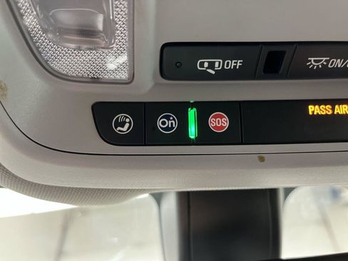 Used 2018 Chevrolet Equinox LT FWD image 23