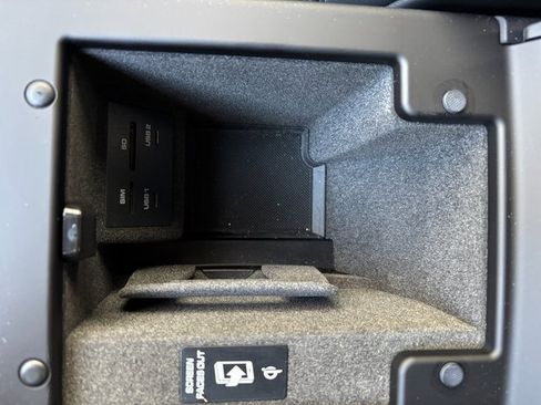 Certified 2025 Porsche Macan image 23