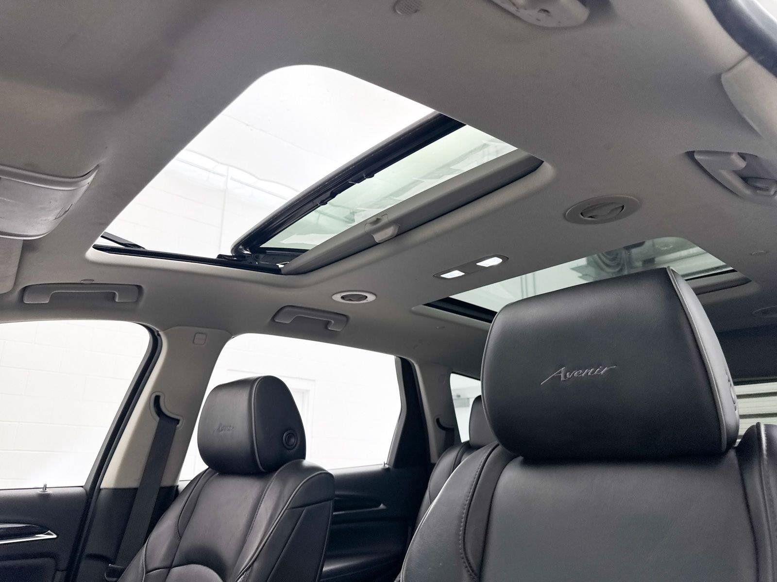 Used 2019 Buick Enclave Avenir w/ Avenir Technology Package FWD image 3