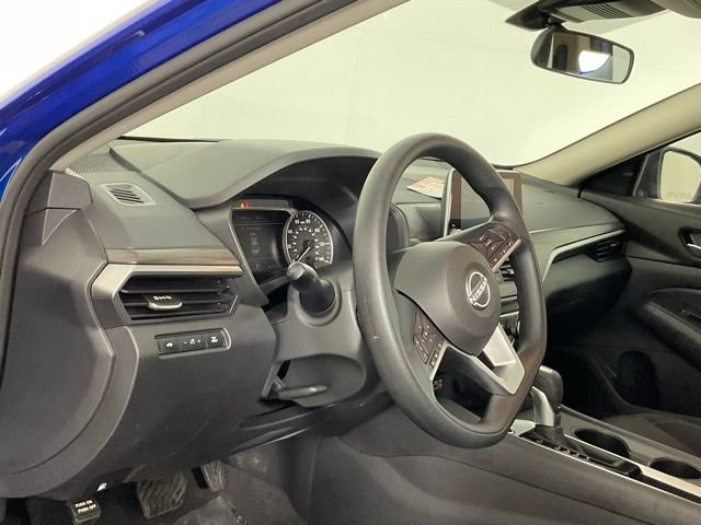 Used 2025 Nissan Altima 2.5 SV FWD image 14