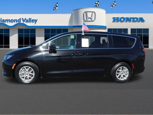 Used 2024 Chrysler Voyager LX image 7