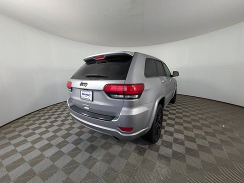 Used 2018 Jeep Grand Cherokee Altitude image 3