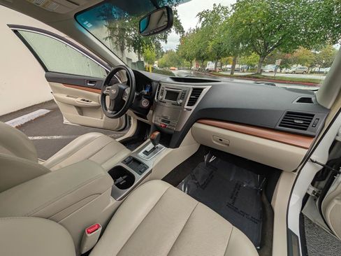 Used 2014 Subaru Outback 2.5i Limited w/ Moonroof Package AWD/4WD image 11