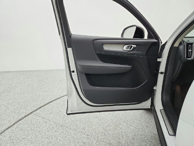New 2026 Volvo XC40 B5 Plus w/ Protection Package Premier AWD/4WD image 35