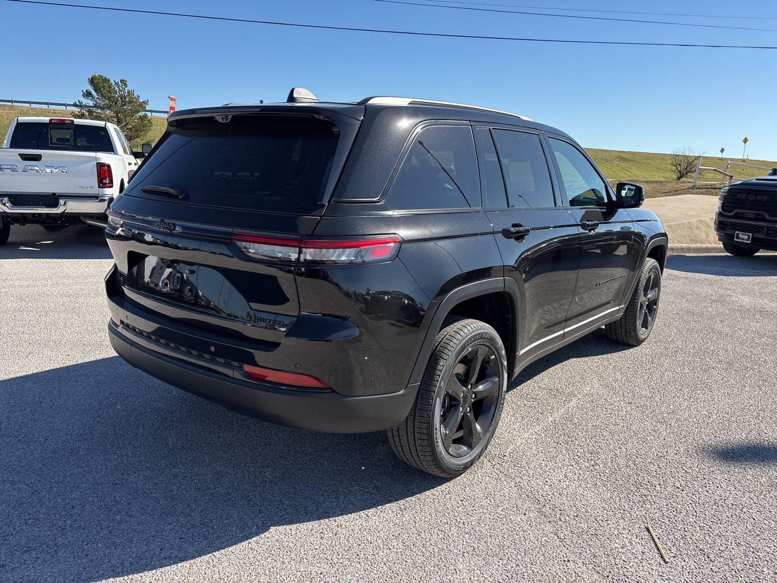 New 2025 Jeep Grand Cherokee Limited w/ Luxury Tech Group II AWD/4WD image 6