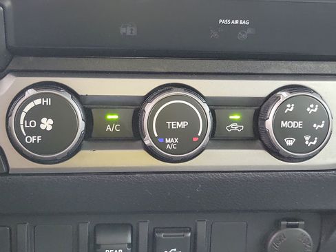 Used 2020 Toyota Tacoma SR5 RWD image 28