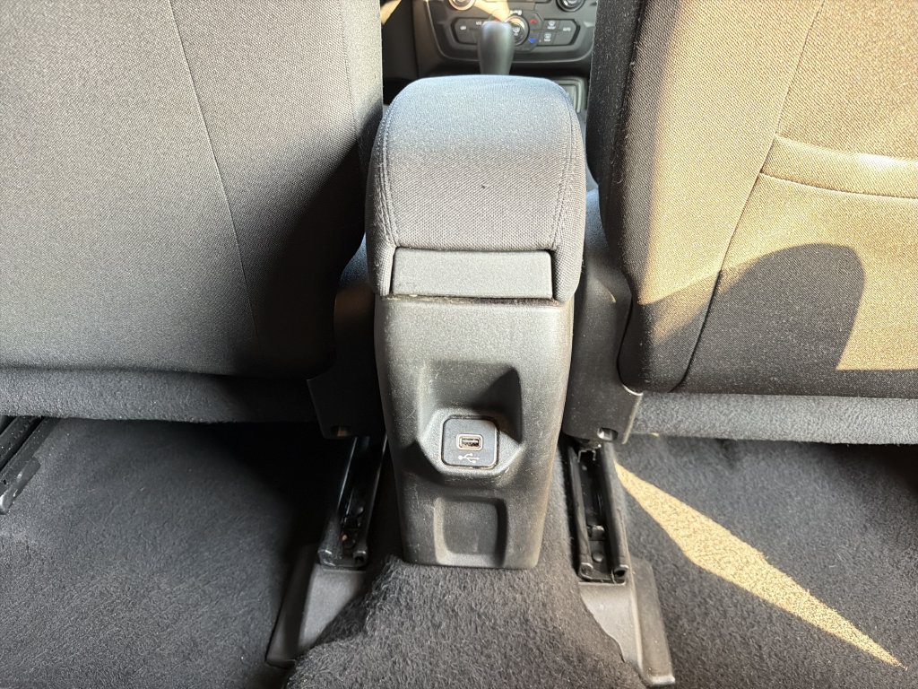Used 2021 Jeep Renegade Latitude FWD image 20