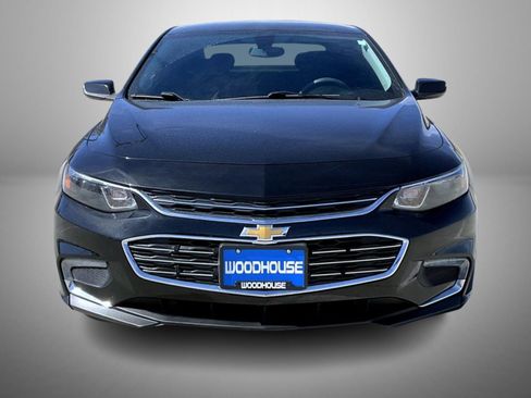 Used 2017 Chevrolet Malibu LT image 2