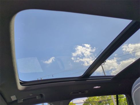 Used 2025 Chevrolet Traverse LT w/ Sun and Wheel Package image 24