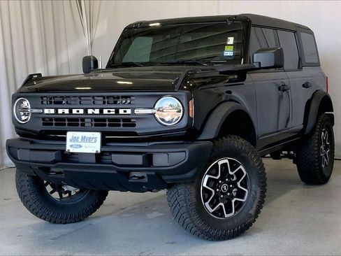 Used 2025 Ford Bronco 4-Door AWD/4WD image 2